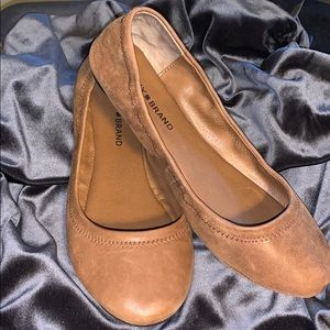🍀Lucky Brand tan flats. Near perfect condition🍀